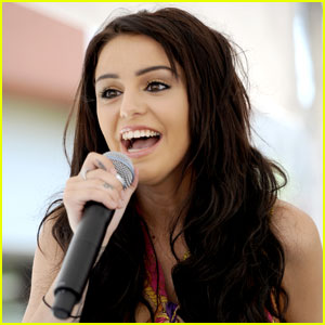 Cher Lloyd: Westfield Galleria Performance!