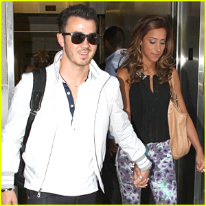 Kevin & Danielle Jonas Take To The Skies After Getting 'Sirius'