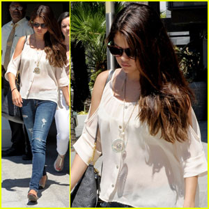 Selena Gomez: Century City Mall Cutie