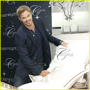 Kellan Lutz: Fashion's Night Out with Bloomingdale's!