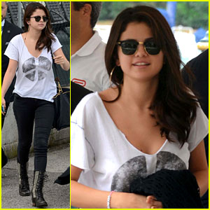 Selena Gomez Makes it to Venice!