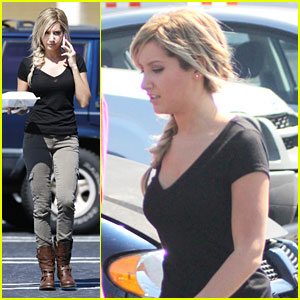 Ashley Tisdale: Katniss Everdeen For 'Scary Movie 5'
