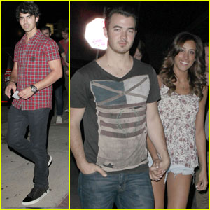 The Jonas Brothers: Osteria Mamma Restaurant with Danielle!