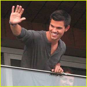 Taylor Lautner: New 'Breaking Dawn' TV Spot - 'Alive'