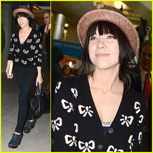 Carly Rae Jepsen: 'Tiny Little Bows' Arrival in Paris