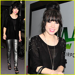 Carly Rae Jepsen Set for Michael Buble Holiday Special!