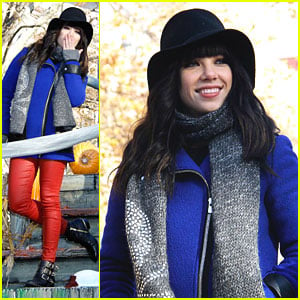 Carly Rae Jepsen Performs 'This Kiss' at Macy's Thanksgiving Day Parade - Watch Now!