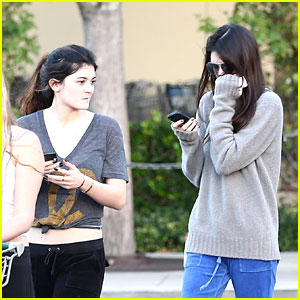 Kendall & Kylie Jenner: Grocery Girls