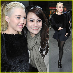 Miley Cyrus: Fan Friendly in New York City
