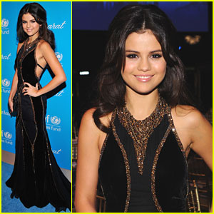 Selena Gomez: UNICEF Snowflake Ball 2012