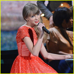 Taylor Swift: 'Begin Again' Performance at CMA Awards 2012 - WATCH NOW