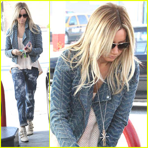Ashley Tisdale: Gas Station Stop