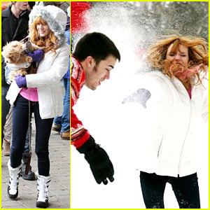Bella Thorne: Snowball Fight!