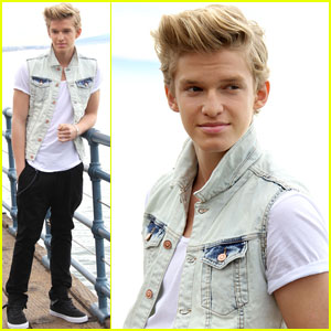 Cody Simpson: Waterfront Photo Shoot!