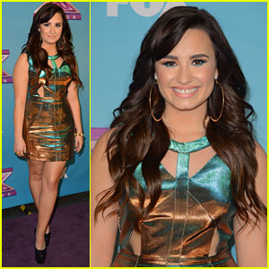 Demi Lovato: 'X Factor' Finale Carpet!