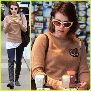 Emma Roberts: Camera Shopping Cutie