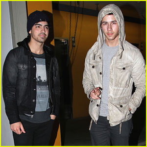 Joe & Nick Jonas: Double Date Night