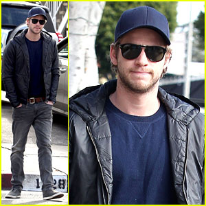 Liam Hemsworth: No Ring For Family Lunch