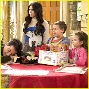 Ryan Newman: 'See Dad Run' Christmas Into The Ground -- Pics & Clip!