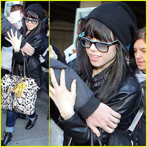 Carly Rae Jepsen: Nice Airport Arrival