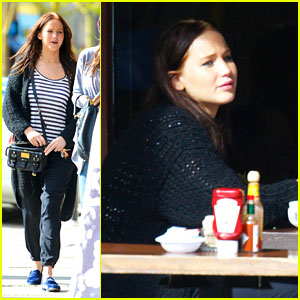 Jennifer Lawrence Lunches at Kings Road Cafe
