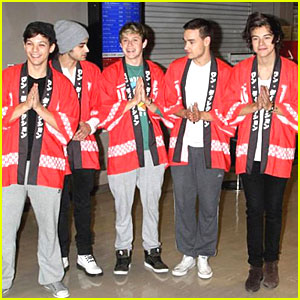 One Direction: Kimonos at Tokyo Airport Arrival