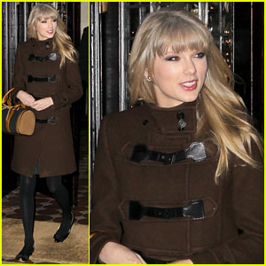 Taylor Swift: New Year's Eve Dinner with Austin!