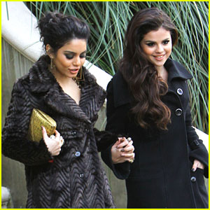 Vanessa Hudgens & Selena Gomez: Golden Globe Viewing Party Pair