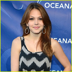 Aimee Teegarden Signs On for 'Oxygen'
