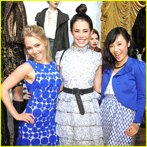 AnnaSophia Robb: Alice + Olivia Fashion Show with Chloe Bridges & Ellen Wong