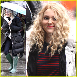 AnnaSophia Robb: Rainy Day on 'Carrie Diaries' Set