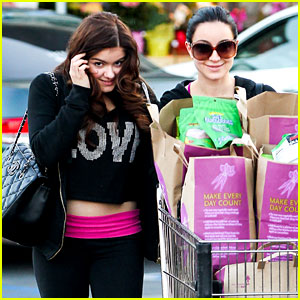 Ariel Winter: Whole Foods Stop with Sister Shanelle