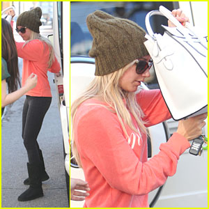 Ashley Tisdale: Quick Shopping Stop