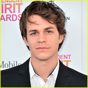 Johnny Simmons To Co-Star in CW's 'Blink'