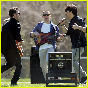 Jonas Brothers: Shooting A New Music Video!