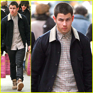 Nick Jonas: Grocery Shopping Guy!