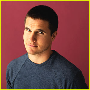 Robbie Amell Joins CW's 'Tomorrow People'