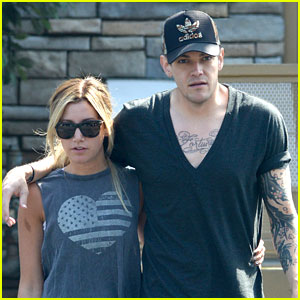 Ashley Tisdale & Christopher French: Cozy Couple!