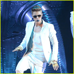 Justin Bieber Collapses on Stage; Seeks Medical Attention