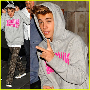 Justin Bieber: Post-Show Peace Signs