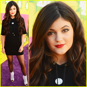 Kylie Jenner - Kids Choice Awards 2013 Red Carpet