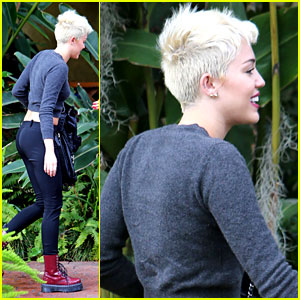 Miley Cyrus: Recording Session at the Studio!