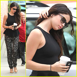Selena Gomez Heads To The Jungle