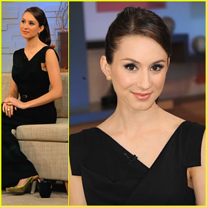 Troian Bellisario Dishes 'PLL' Finale on Good Morning America