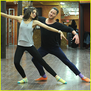 Zendaya & Val Chmerkovskiy: 'Dancing' Practice in NYC!