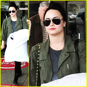 Demi Lovato Arrives in Barbados!