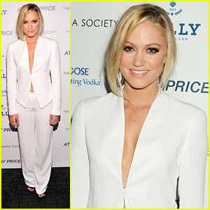 Maika Monroe: 'At Any Price' Premiere in NYC