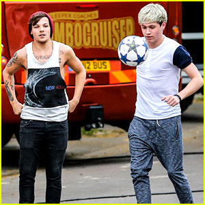 Niall Horan & Louis Tomlinson: Soccer Studs!