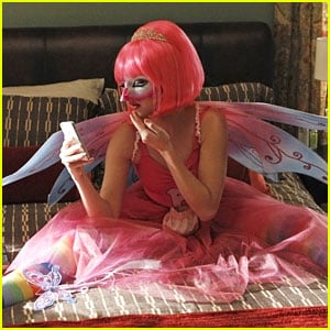 Sarah Hyland: Pink Tooth Fairy on 'Modern Family'