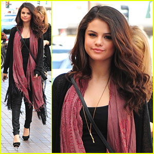 Selena Gomez: Stylish Studio Arrival